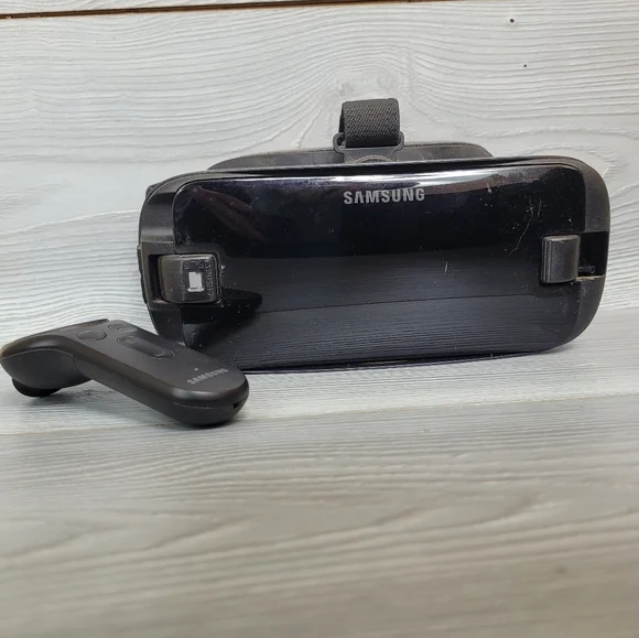 Discontinued Samsung Galaxy S8 VR Headset - Used 2 or 3 Hours Phone NOT included